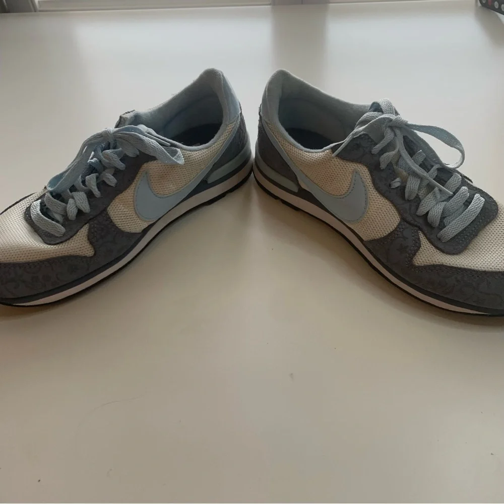 Nike Athletic Shoes in Light Blue and Gray